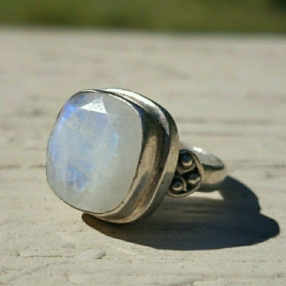 Vintage Handcrafted Moonstone Sterling Silver Handcrafted Ring 9g SIZE 5